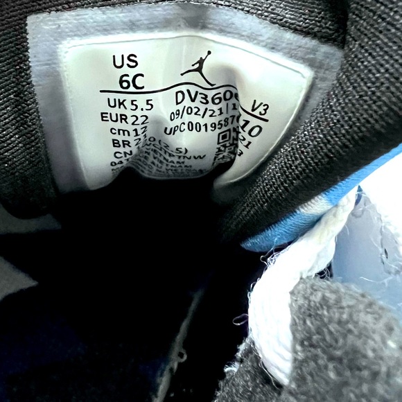 Toddler Boys Jordan’s size 6c - Picture 5 of 5